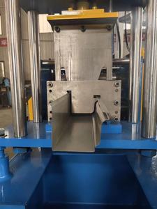 Machine de formage à rouleaux pour gouttières en acier métallique avec moteur et engrenage pour la production de coudes de gouttières et de gouttières de pluie - Product Image 6