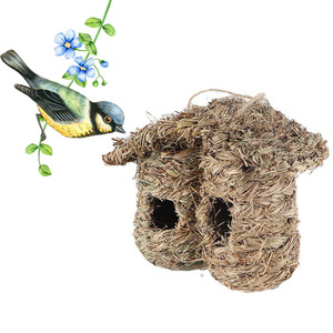 Nid d'oiseau en herbe tressé à la main à double trou, décoration de jardin extérieur suspendue, forme irrégulière 21x10x20 M, taille moyenne pour oiseaux - Product Image 1