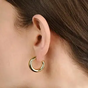 Anting-anting terbuka tebal dan ringan hoop emas mode Eropa dan Amerika, anting-anting hoop emas wanita berlapis emas 14K