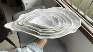 Platos de cerámica con forma de concha de ostra creativa blanca fina, soporte para <span class=keywords><strong>Tapas</strong></span>, bandeja decorativa, cuenco mate de porcelana para comida de <span class=keywords><strong>mar</strong></span> - Product Image 2