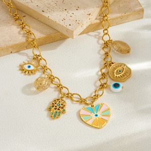 Conjunto de Collar y Pulsera de Acero Inoxidable con Baño de Oro 18k PVD, Diseño de Palma de la Suerte y Corazón en Colores Caramelo, Ideal para Regalo de Aniversario o Boda - Product Image 5