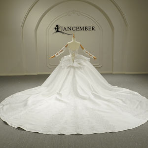 Vestido de Novia de Lujo Moderno GT26014 con Perlas, Flores de Cristal y Cola de Capilla, Largo hasta el Suelo, Estilo Princesa - Product Image 4