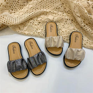 ホット販売美しい安い子供フラットスリッパ子供スリッパ屋外小さな女の子スリッパ - Product Image 4