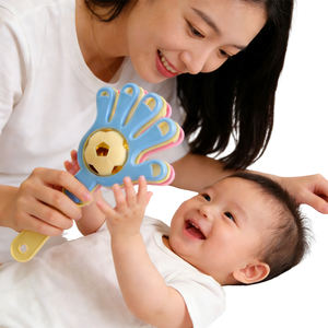 Jouets sonores <span class=keywords><strong>de</strong></span> football à agiter à la main, design 3 paumes superposées, pour apaiser bébé, outil <span class=keywords><strong>de</strong></span> cheering en stade, alternative au sifflet d'entraîneur, vente en gros - Product Image 2