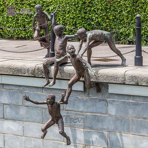 Estatuas de Metal de Bronce de Ciudad para Niños, Niño Desnudo Jugando y Saltando en el Agua, Técnica de Escultura Fundida - Product Image 4