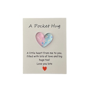 Hot verkopende eco-vriendelijke gradient pocket-hug wenskaarten van hars voor liefdeshart decoratief cadeau symbool voor Valentijnsdag, goedkoop - Product Image 5