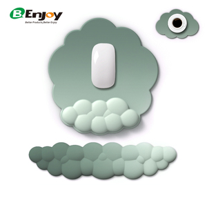 Juego de alfombrillas de ratón para teclado de carga inalámbrica, superficie de tela lisa con forma de nube, reposamuñecas, espuma viscoelástica de rebote para uso en la oficina - Product Image 1