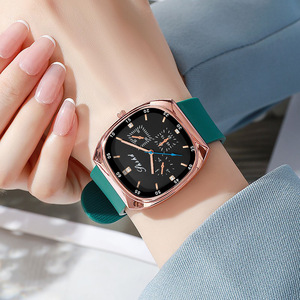 Montre tendance style académie très vendue - Montre pour femme avec bracelet en silicone - Product Image 1