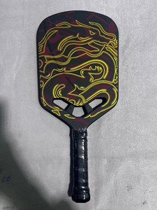 Ensemble <span class=keywords><strong>de</strong></span> raquettes <span class=keywords><strong>de</strong></span> pickleball Lingjun approuvé USAPA en fibre <span class=keywords><strong>de</strong></span> carbone 3K, personnalisé, <span class=keywords><strong>l</strong></span>éger, noyau en nid d'abeille <span class=keywords><strong>de</strong></span> 16 mm, pour entraînement intensif - Product Image 4