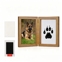 Kit de cadre photo moderne pour empreintes de pattes d'animaux avec design en bois à double pliage et tampon encreur inclus - Cadeau commémoratif pour chien et chat