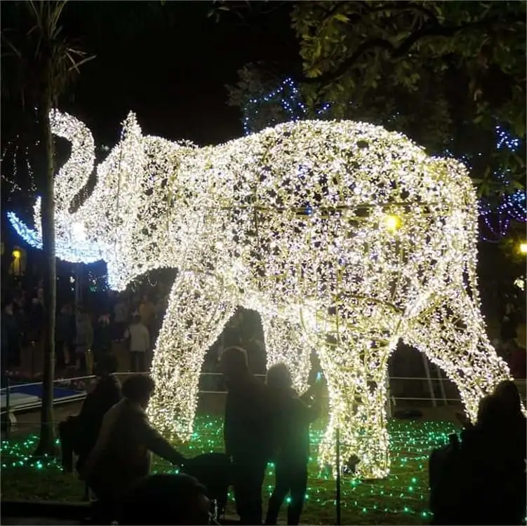 Ukuran hidup luar ruangan gajah LED 3D Motif pencahayaan hari baru dekorasi Natal RGB warna ungu IP65 dinilai