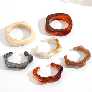 กำไลข้อมือเรซิ่นอำพันสไตล์ยุโรปและอเมริกา ดีไซน์เก๋สำหรับผู้หญิง แฟชั่นทันสมัย สีสันโดดเด่น กำไลแบบเปิด - Product Image 4