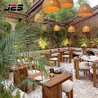 Meja Piknik Luar Ruangan Mewah J2S untuk Restoran, Set Kursi Rotan Sofa Lengkung Modern Boho untuk Klub Pantai dan Lounge