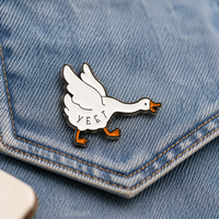 Ornement en métal personnalisé, moderne, fantaisiste, en forme de canard de dessin animé, en émail souple et alliage de zinc, tendance, pour veste, sac à dos, objet de collection, souvenir