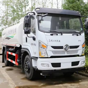Camion arroseur carré Haowo 20, résistant à la corrosion et facile à nettoyer, rinçage de route de parc chimique d'usine - Product Image 1