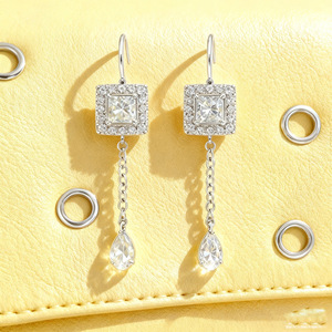 Pendientes de tuerca de moissanita VVS GRA de corte redondo con diseño de cola de pez de líneas simples, rellenos de oro de 14K, joyería de uso diario para mujer - Product Image 2