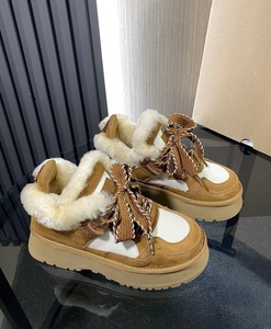 Botas de Nieve con Cordones y Suela Gruesa de Piel, Cómodas y Unisex, Diseño de Moda 2026 - Product Image 1