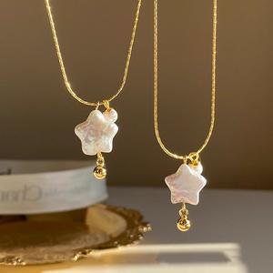 Collar de Plata de Ley S925 para Mujer, Estilo Lujoso y Discreto, Cadena Delgada para Clavícula con Perlas Naturales de Agua Dulce, Estilo Moderno - Product Image 1