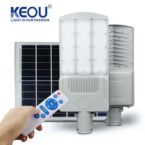 KEOU IP65 wasserdichte 100W 200W solar betriebene Straßen laterne für den Außenbereich mit Fernbedienung