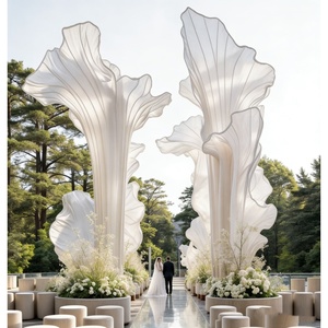 Fondo de Boda de Lujo con Camino Decorativo, Flores Gigantes Blancas para Decoración de Bodas en Venta - Product Image 4