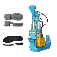 Machine d'injection directe de plastique entièrement automatique pour la fabrication industrielle de semelles de chaussures monocolores pour la production quotidienne de semelles.