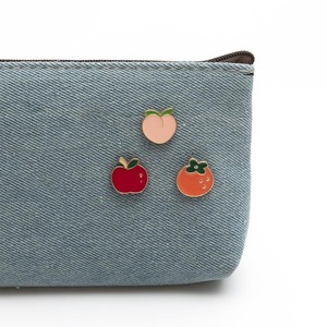 Insigne <span class=keywords><strong>de</strong></span> dessin animé mignon style estival insigne pomme ananas <span class=keywords><strong>fraise</strong></span> orange insigne métal artisanat accessoires personnalisés épingles en émail dur fruits - Product Image 3