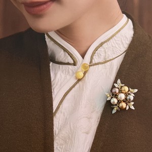 Vintage Luxury Two Tone Plated Copper Snowflake Brooch Inlaid Multi-color Natural Freshwater Pearl Crystal Floral Wedding Gift - Product Image 5