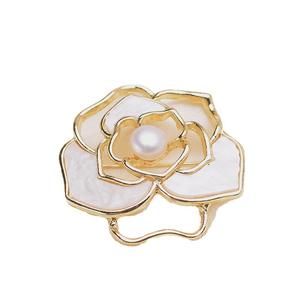 Coffret cadeau pour la Journée internationale des femmes le 8 mars, comprenant un collier rond en perles d'eau douce de 9 à 10 mm et une broche en forme de tulipe, accessoire élégant pour costume Mantou - Product Image 5