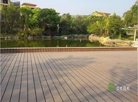 Plancher extérieur en PVC moderne résistant aux UV, texture teck, antidérapant, imperméable pour pont de yacht
