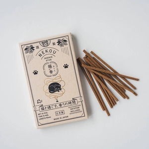 Encens pour chat japonais NEKOU, à base de catnip naturel, matatabi, valériane et feuille d'olivier, bâtonnets courts, 10 ou 40 bâtonnets, fabriqué au Japon - Product Image 1