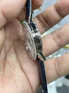 Reloj de diseñador de lujo para mujer con bisel de moissanita, correa de cuero azul con espejo de zafiro, reloj con puntero de acero inoxidable de 22mm - Product Image 5