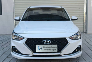 Hyundai Verna 1.6L 2018 Usado, Sedán Familiar Compacto, Rendimiento Estable, Eficiente en Consumo <span class=keywords><strong>de</strong></span> Combustible, Auto para Viajes Diarios en Buen Estado - Product Image 2