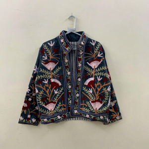 Veste en velours vert sarcelle foncé brodée à la main pour femme, style vintage bohème, broderie florale, blazer court brodé au fil - Product Image 1