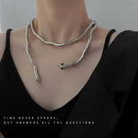 Showfay Punk Or Couleur Serpent Alien Collier pour Femmes Bijoux de Mode