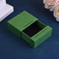Boîte à bijoux en papier de luxe personnalisée avec insert en éponge ou film PE pour l'emballage de bagues, boucles d'oreilles, bracelets et colliers