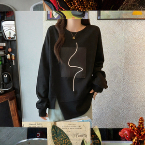 Camisetas de mujer transpirables y adelgazantes con cuello de lona estampado y hombros caídos, estilo francés, nueva moda otoño 2026, venta al por mayor para boutiques. - Product Image 3
