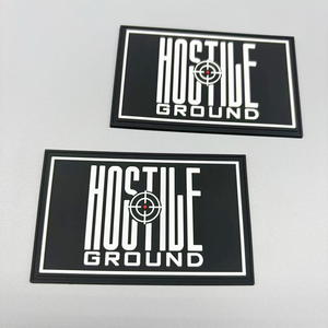 Parches de accesorios para prendas de vestir de marca personalizada con logotipo en relieve 3D, hechos de tela de cloruro de polivinilo suave y parches de goma - Product Image 1