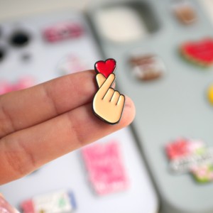 Adesivi per Telefono in Smalto Morbido Rosa alla Moda 2026 |   Incisioni Personalizzate in Arabo e Citazioni Motivazionali |   Decorazioni per Telefono Disponibili - Product Image 3
