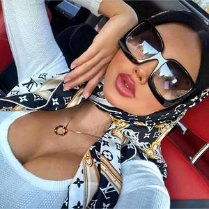 Gafas de sol con montura grande para mujer Tf Style, montura de PC Uv400, lentes negras, protección solar clase 2, atuendos de viaje a la moda - Product Image 5