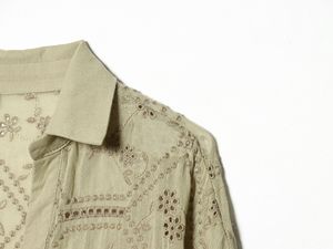 Chemisier en coton brodé à œillets pour femme, collection Printemps 2026 - Coupe décontractée, style vintage et décontracté, OEM par usine de vêtements chinoise - Product Image 4