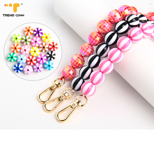 Chaîne de téléphone perlée en acrylique avec motif bonbons colorés mignons, lanière bandoulière et bracelet de poignet pour <span class=keywords><strong>iPhone</strong></span> 13 14 15 16 17 Pro - Product Image 2