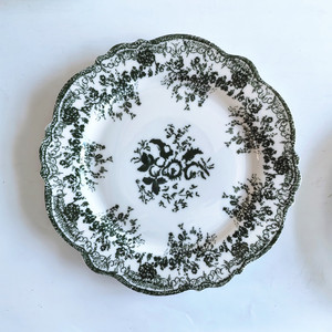 Service de vaisselle vintage en <span class=keywords><strong>porcelaine</strong></span> New Bone avec dentelle et motif floral vert, comprenant assiettes de présentation, assiettes plates et plats de service, pour mariages et restaurants - Product Image 5