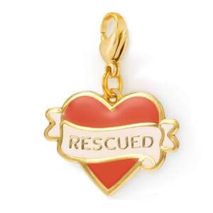 Colgante de collar personalizado al por mayor para mascotas, de acero inoxidable chapado en oro de 18k, con diseño de mariposa esmaltada y texto 'Rescued with Love', para perros y gatos - Product Image 2