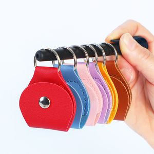 Étui de rangement portable et léger en cuir PU multicolore <span class=keywords><strong>pour</strong></span> médiators de <span class=keywords><strong>guitare</strong></span>/<span class=keywords><strong>basse</strong></span>, avec porte-clés créatif – En stock - Product Image 4