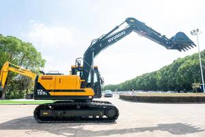 รถขุดตีนตะขาบ HYUNDAI HX155L ขนาด 15.5 ตัน ราคาโรงงานจีน พร้อมเครื่องยนต์คัมมินส์ รับประกัน 1 ปี - Product Image 2
