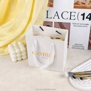 Sac en papier personnalisé recyclable avec logo imprimé, emballage de luxe pour cosmétiques, sac cadeau en carton avec poignée en ruban - Product Image 4