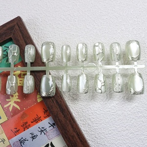 2025เล็บ<span class=keywords><strong>ปลอม</strong></span>สั้น10ชิ้นลายนูนสีเขียวหยกตาแมวกดบนเล็บสำหรับผู้หญิงดีไซน์ใหม่ - Product Image 3