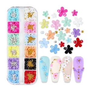 Sıcak satış tırnak gümüş altın boncuk Mini beyaz bahar reçine 3D akrilik çiçekler Nail Art Charms çivi için yığınlar