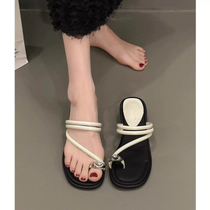 Sandales plates à bride cheville pour femme, style été, polyvalentes, avec talon asymétrique, idéales pour la plage, les dunes et les activités de plein air - Product Image 3