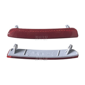 Reflector de luz para parachoques trasero Volkswagen Sagitar, rojo, con clip, lado del conductor izquierdo, lado del pasajero derecho - Product Image 1